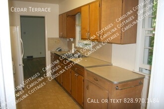 2 Cedar Terrace in Laurel Park, NC - Building Photo - Building Photo