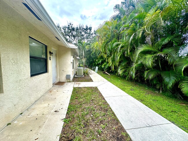 5050 Sanctuary Way in West Palm Beach, FL - Building Photo - Building Photo