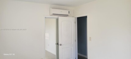 1221 N 70th Way in Hollywood, FL - Building Photo - Building Photo