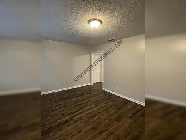 7400 Debbie Dr in Little Rock, AR - Building Photo - Building Photo