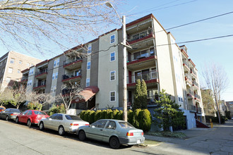 Parkwing Apartments in Seattle, WA - Building Photo - Building Photo