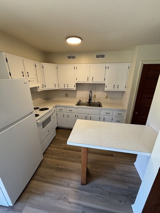 2014 W Woodriver Dr in Carbondale, IL - Building Photo