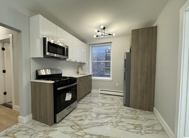 26 Bergen Ave, Unit 2