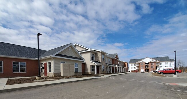 Three Springs Apartments in Crescent Springs, KY - Building Photo - Building Photo