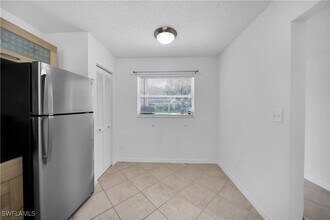 600 Squire Cir in Naples, FL - Foto de edificio - Building Photo