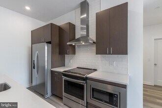 710 N 16th St, Unit 407 in Philadelphia, PA - Foto de edificio - Building Photo