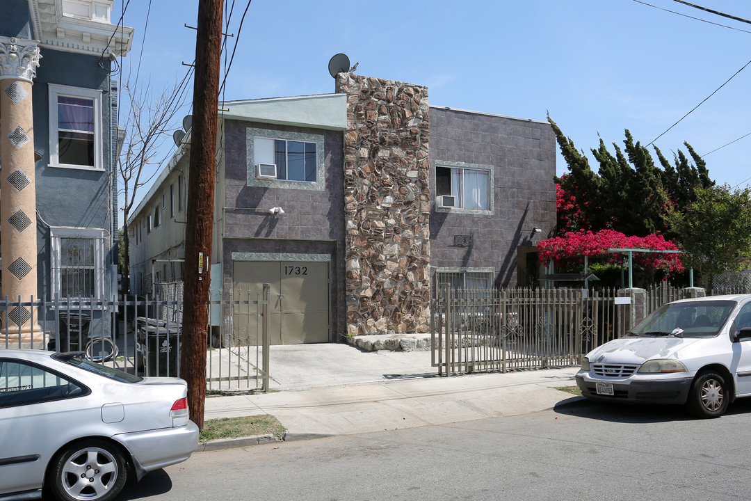 1732 New England St in Los Angeles, CA - Building Photo