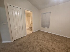 1014 Lake Shore Ranch Dr in Seffner, FL - Building Photo - Building Photo