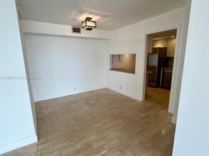 1000 Quayside Terrace in Miami, FL - Foto de edificio - Building Photo