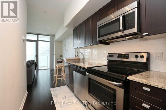 105-1105 The Queensway in Toronto, ON - Building Photo - Building Photo