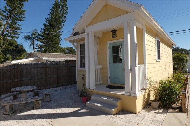 220 43rd Ave NE in St. Petersburg, FL - Building Photo - Building Photo