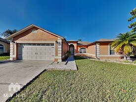 108 Pine Bark Way in Kissimmee, FL - Building Photo