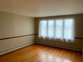 4370 Seeman St SW in Navarre, OH - Building Photo - Building Photo