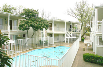 Berkman Court in Austin, TX - Foto de edificio - Building Photo