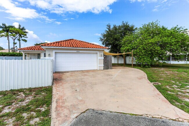10216 Boynton Pl Cir in Boynton Beach, FL - Building Photo - Building Photo