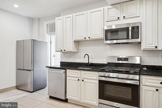 1221 D St NE in Washington, DC - Building Photo - Building Photo