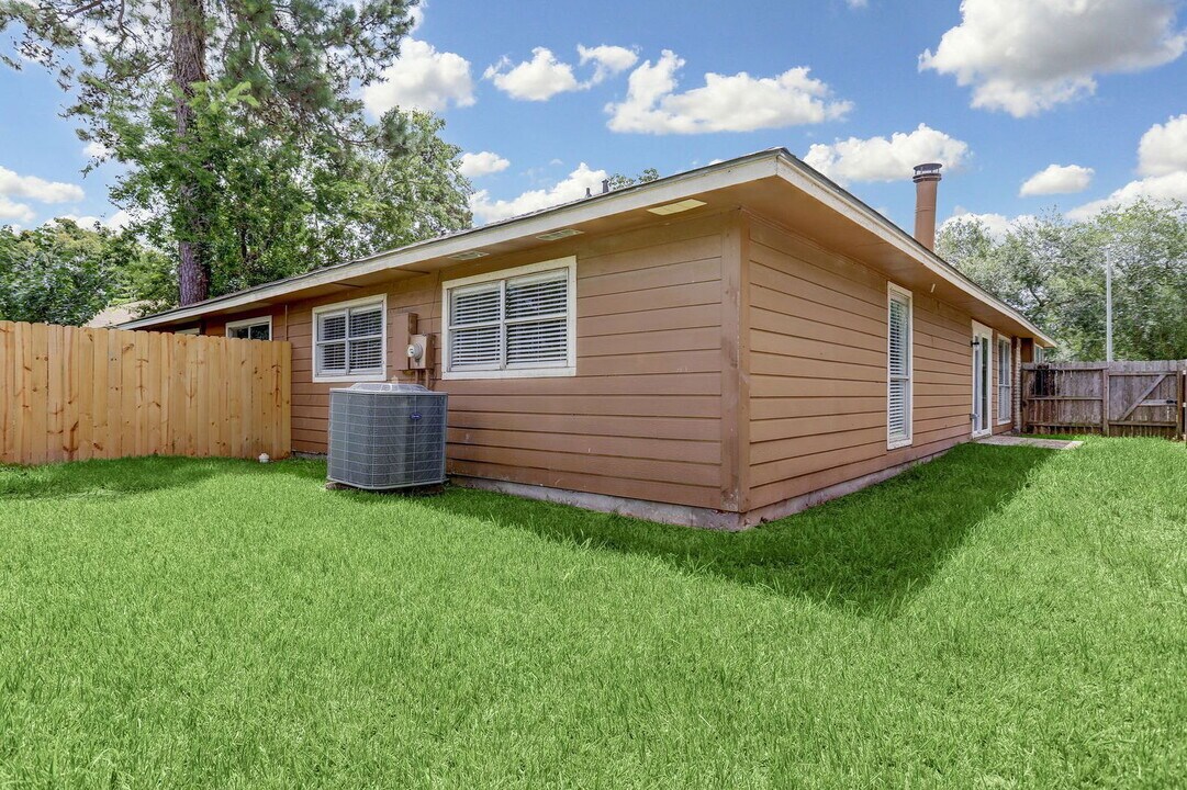 5403 Diane Ct in Spring, TX - Foto de edificio