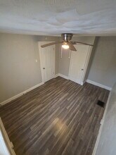 5635 Hodiamont Ave in Jennings, MO - Foto de edificio - Building Photo