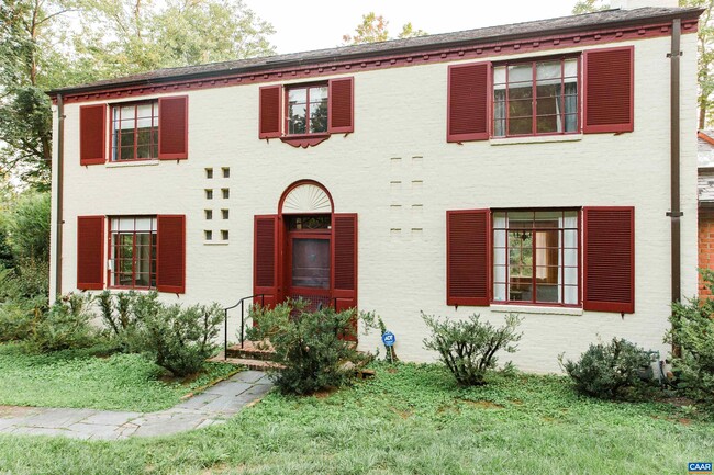 1874 Wayside Pl in Charlottesville, VA - Foto de edificio - Building Photo