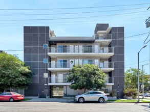 11776 Idaho Avenue, in Los Angeles, CA - Building Photo - Building Photo