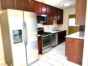 11090 Alan Shepard Dr in Maryland Heights, MO - Building Photo - Building Photo
