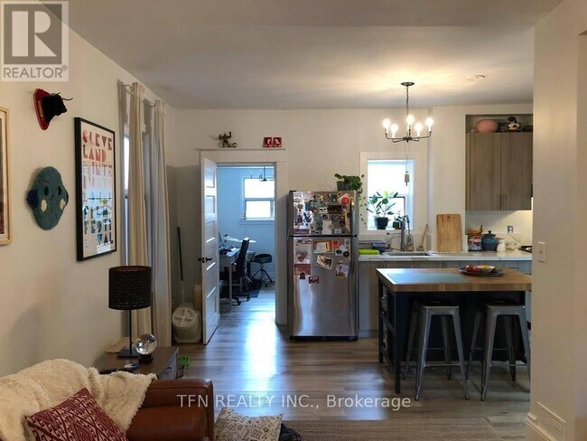 222 Oakwood Ave in Toronto, ON - Building Photo - Building Photo