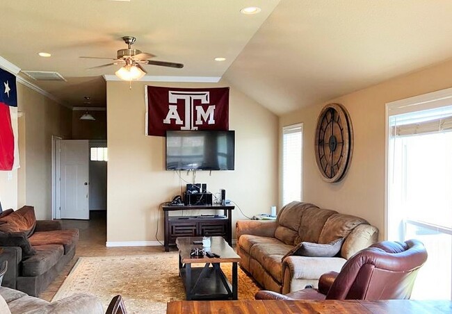 3100 Claremont Dr in College Station, TX - Building Photo - Building Photo