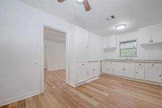 11006 Heatherwood Dr in Houston, TX - Building Photo - Building Photo