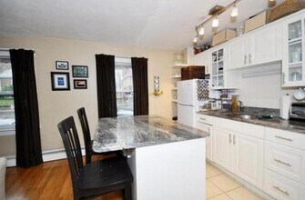 629 Chestnut Hill Ave, Unit 1 in Brookline, MA - Foto de edificio - Building Photo