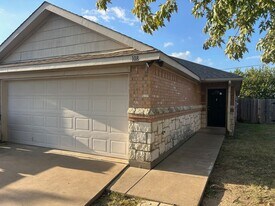 108-110 Prosperity Trail in McGregor, TX - Building Photo