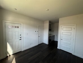 304 Jensen Dr in Houston, TX - Building Photo - Building Photo