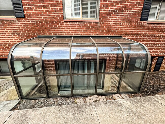2702 Dartmouth Rd in Alexandria, VA - Building Photo - Building Photo