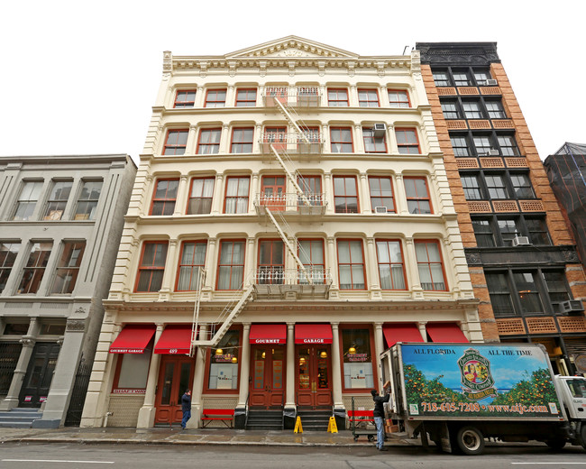 489 Broome St in New York, NY - Building Photo - Building Photo