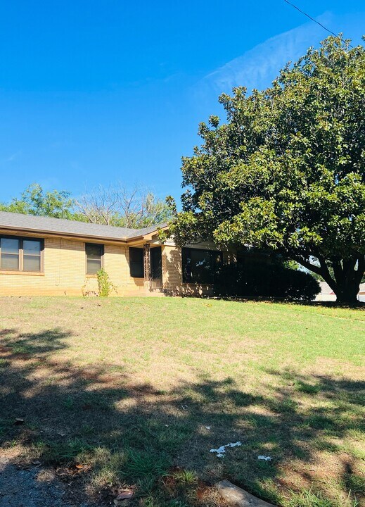 421 N 3rd Ave in Purcell, OK - Building Photo
