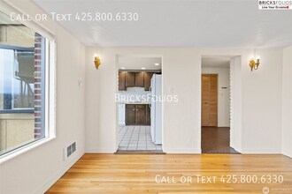 2022 Taylor Ave N in Seattle, WA - Building Photo - Building Photo