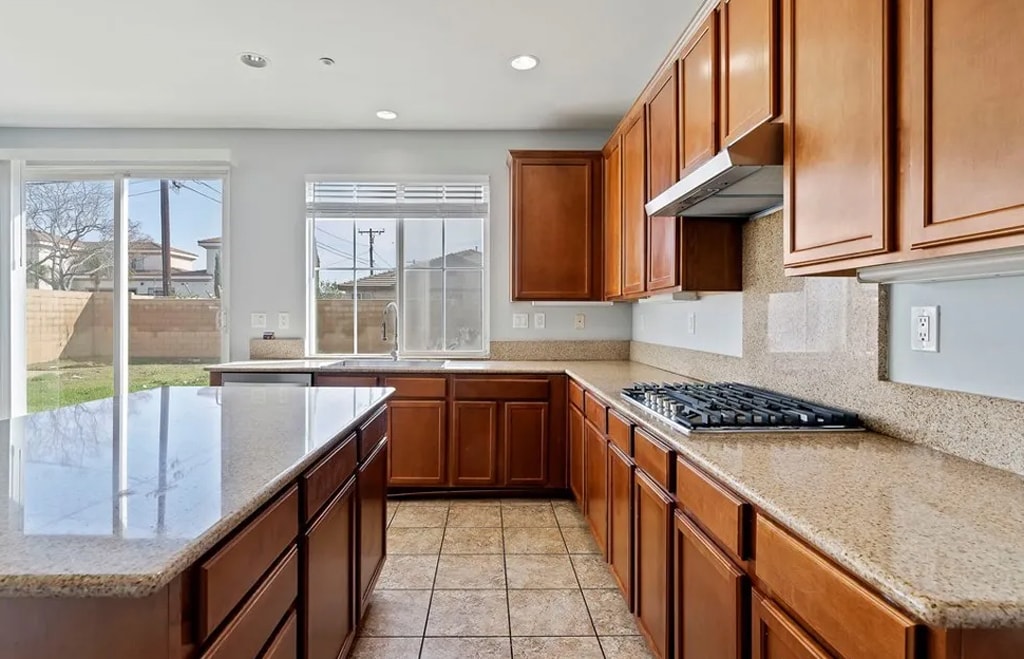 6825 Tahoe Way in Fontana, CA - Building Photo