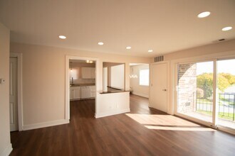 14949 Lake View Dr, Unit 306 in Orland Park, IL - Foto de edificio - Building Photo