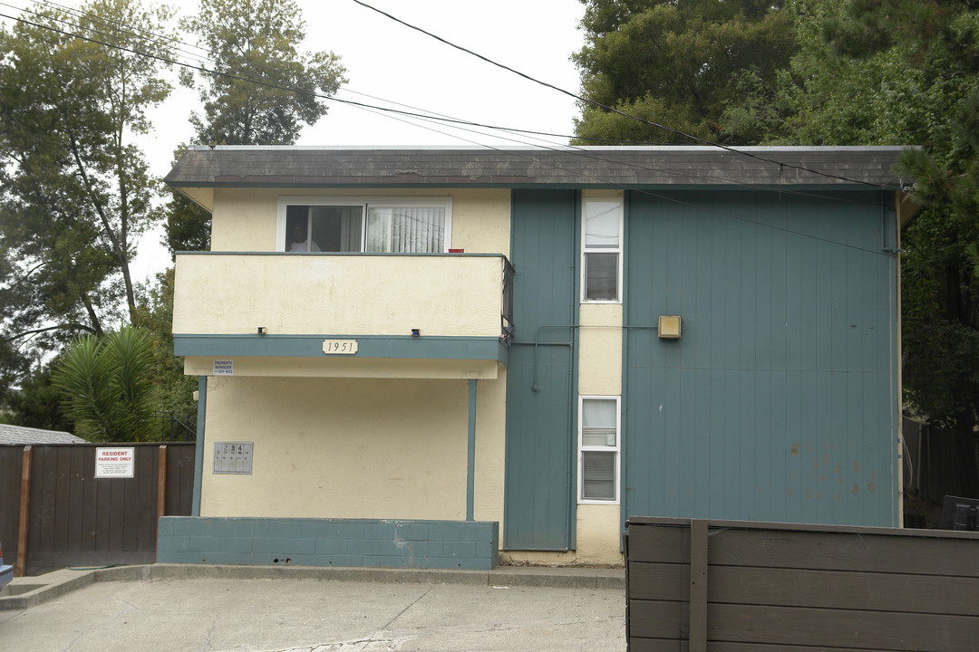 1951 E 24th St in Oakland, CA - Building Photo