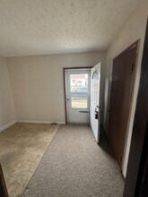 Beech Grove Downtown 3 BR/2BA single family home for rent, large deck and fenced yard with livabl... in Beech Grove, IN - Foto de edificio - Building Photo