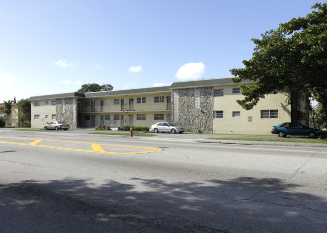 Apartamentos Diego in Miami, FL - Foto de edificio - Building Photo