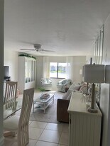 11220 Caravel Cir, Unit Building 8 in Ft. Myers, FL - Building Photo