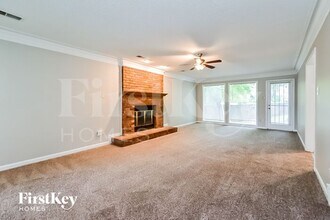 6889 S Hedgewall Cir in Memphis, TN - Foto de edificio - Building Photo