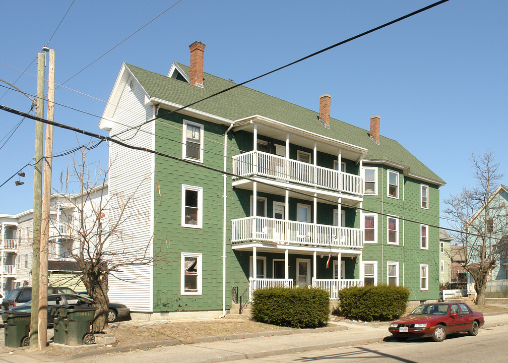 213 Bell St in Manchester, NH - Building Photo