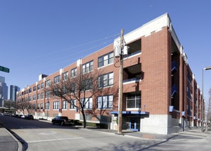 Live Oaks Loft in Dallas, TX - Foto de edificio - Building Photo