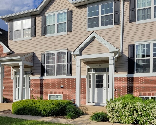3746 Bailey Rd in Yorkville, IL - Building Photo - Building Photo