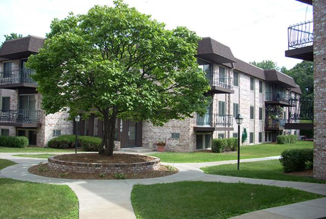 Creekwood Estates in Hopkins, MN - Foto de edificio - Building Photo