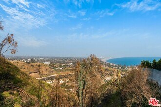 770 Paseo Miramar in Los Angeles, CA - Building Photo - Building Photo