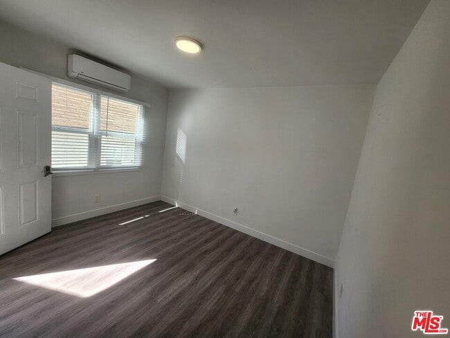 383 Harvey Dr in Glendale, CA - Building Photo - Building Photo