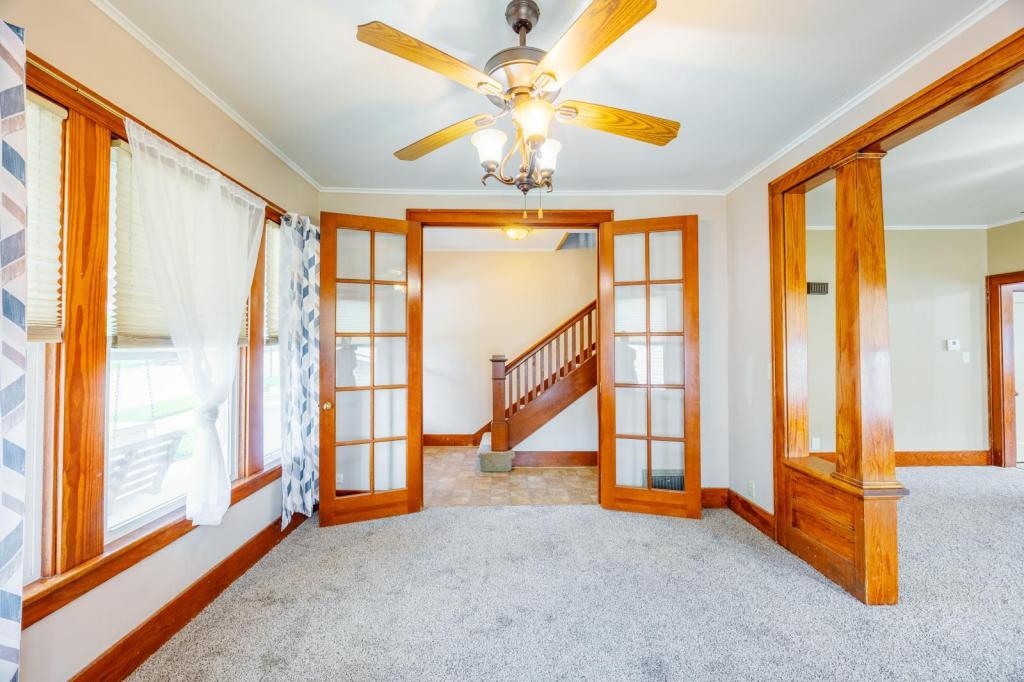 209 W 4th St in Muscatine, IA - Foto de edificio