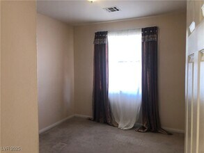 340 Tayman Park Ave in Las Vegas, NV - Building Photo - Building Photo